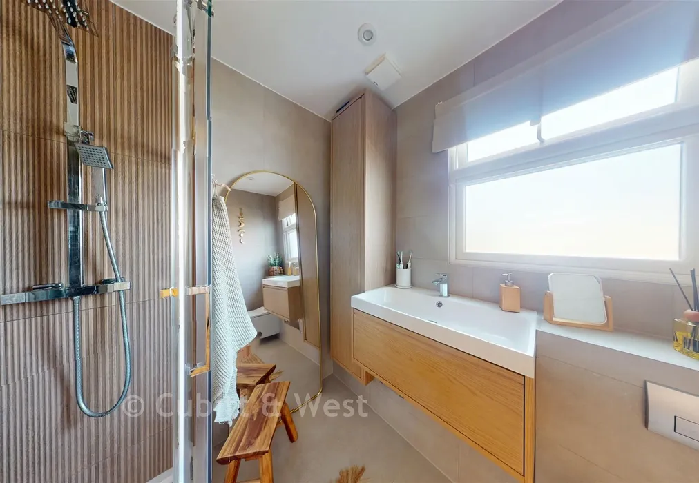 Shower Room - Argus Walk, Bewbush, Crawley, West Sussex - Wards of Kent