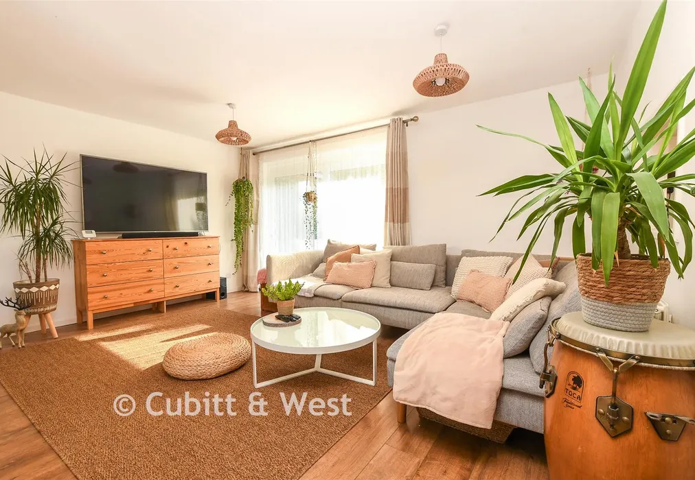 Lounge/Diner - Argus Walk, Bewbush, Crawley, West Sussex - Wards of Kent