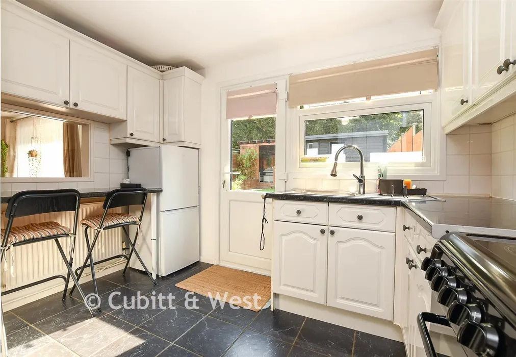 Kitchen - Argus Walk, Bewbush, Crawley, West Sussex - Wards of Kent