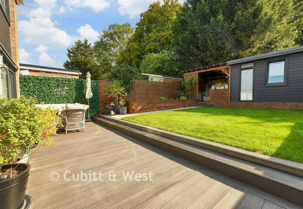 Rear Garden - Argus Walk, Bewbush, Crawley, West Sussex - Wards of Kent