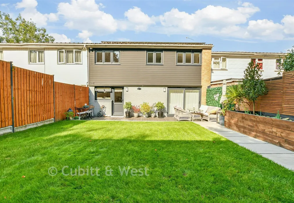 Rear Garden - Argus Walk, Bewbush, Crawley, West Sussex - Wards of Kent