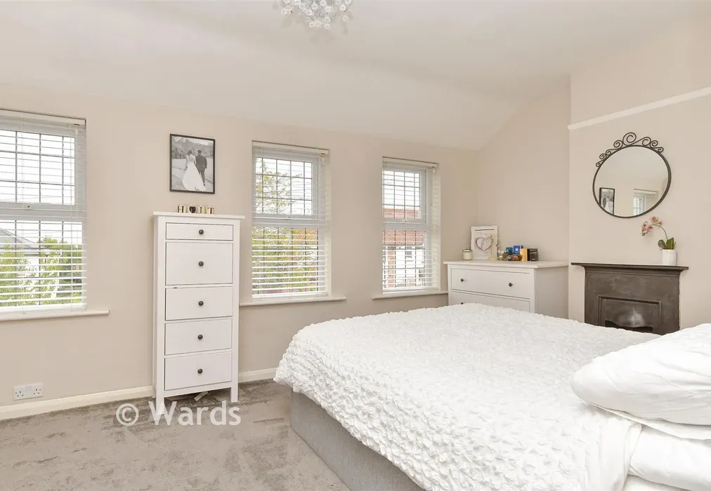 Bedroom 1 - Jessamine Place, Stone, Kent - Wards of Kent