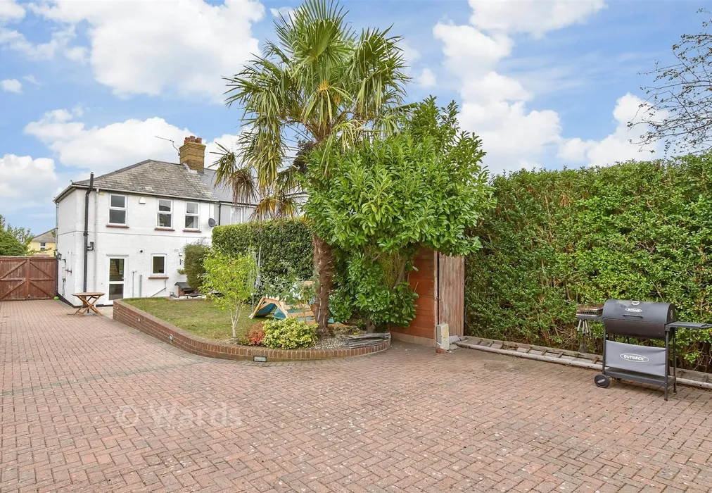 Rear Garden - Jessamine Place, Stone, Kent - Wards of Kent