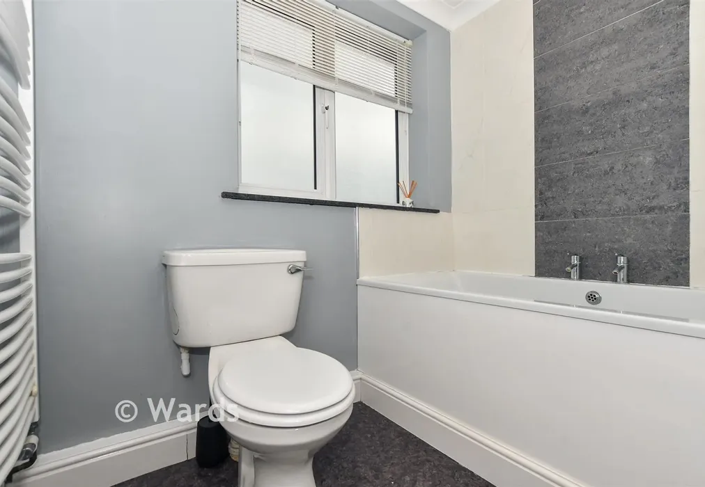 Bathroom - St. Nicholas Road, Littlestone, New Romney, Kent - Wards of Kent