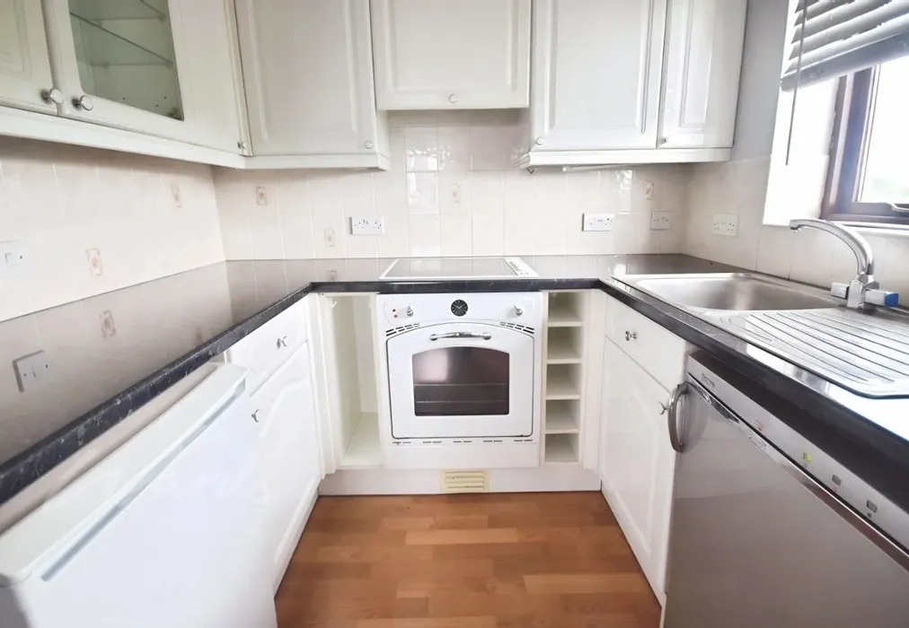 Kitchen - Churchill Close Dartford DA1 - Wards of Kent