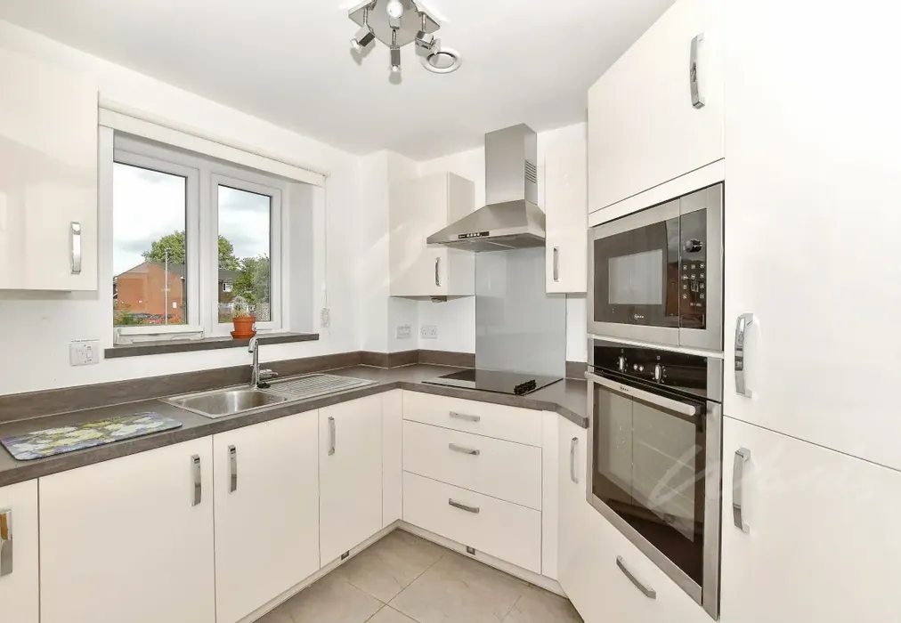 b57e20fd- 20kitch... - Oak Tree Court Smallhythe Road TN30 - Wards of Kent