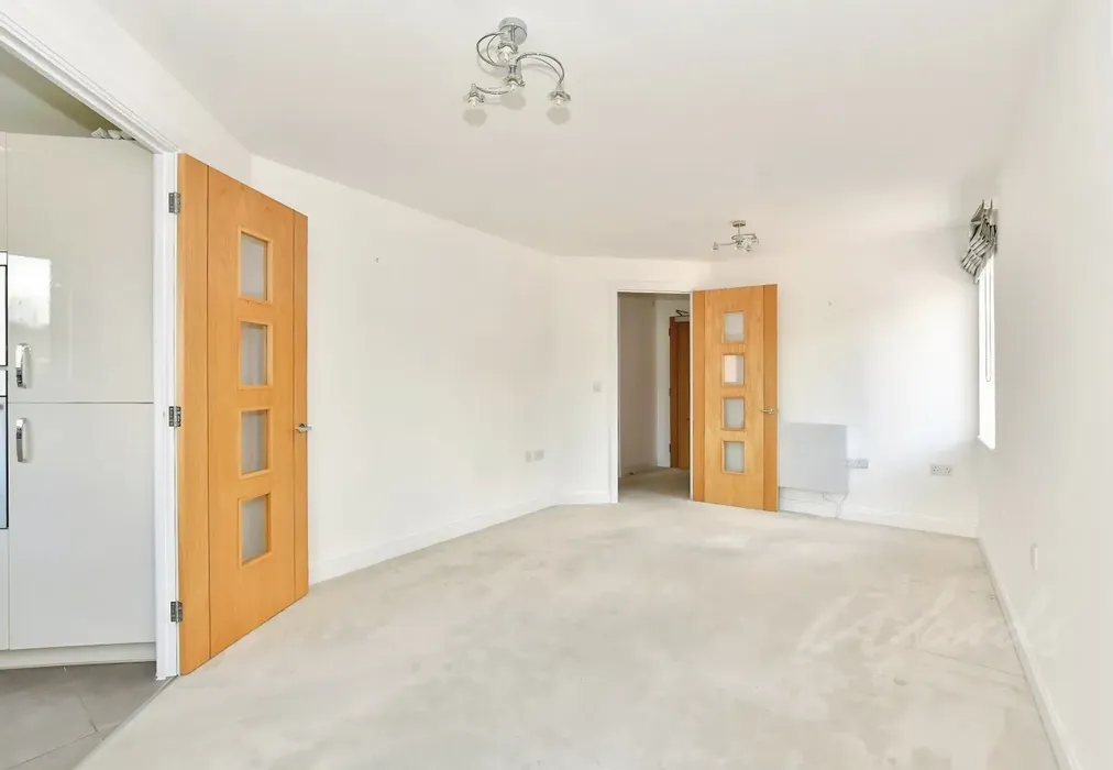 b42d93c1-e- 20din... - Oak Tree Court Smallhythe Road TN30 - Wards of Kent