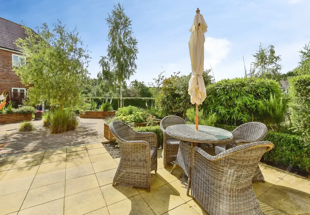 a8097afa- 20garde... - Oak Tree Court Smallhythe Road TN30 - Wards of Kent