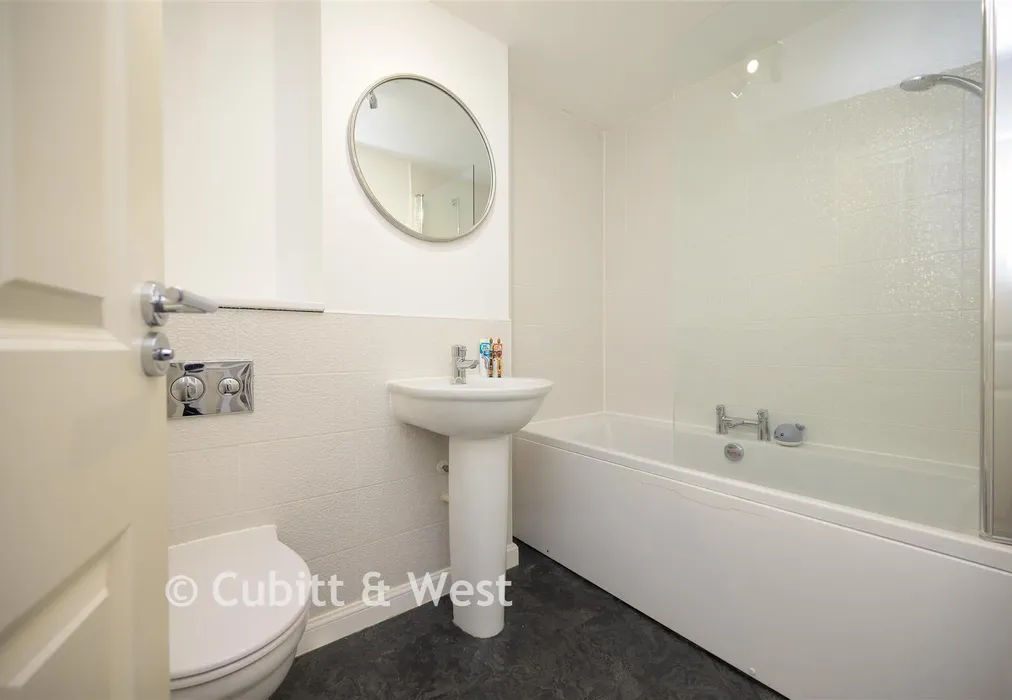 Bathroom - Whittaker Drive, Horley, Surrey - Wards of Kent