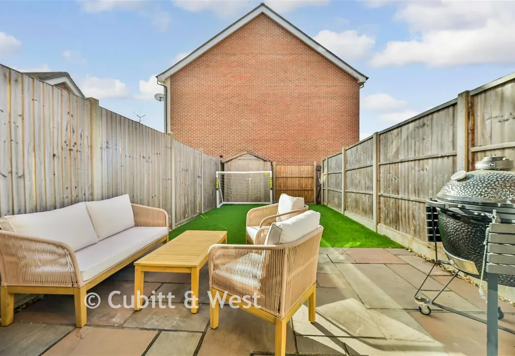Rear Garden - Whittaker Drive, Horley, Surrey - Wards of Kent