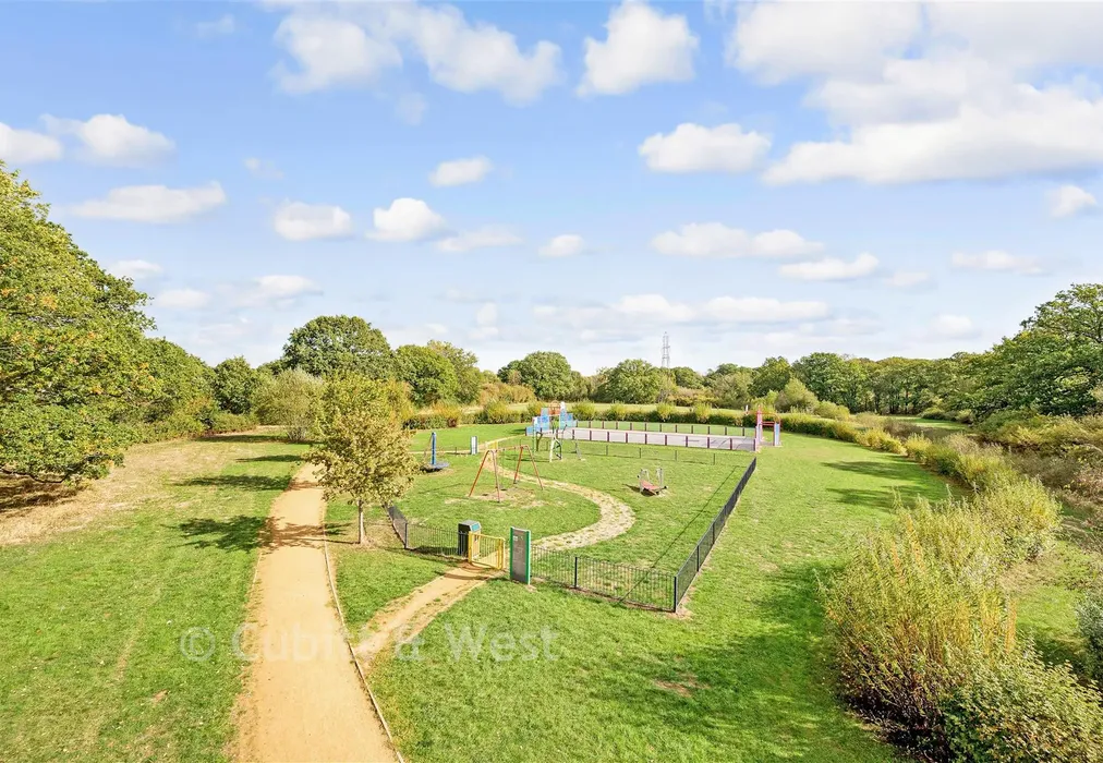 Surrounding Area - Whittaker Drive, Horley, Surrey - Wards of Kent