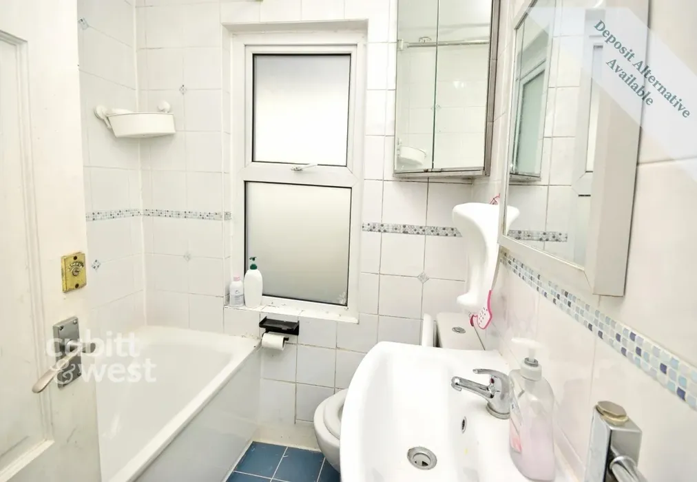 Bathroom - Alfred Road Sutton SM1 - Wards of Kent