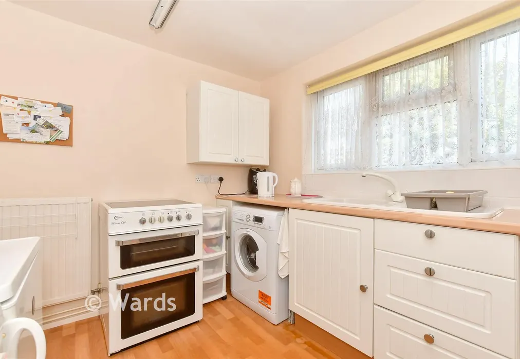 Kitchen - Emmerson Gardens, Whitstable, Kent - Wards of Kent