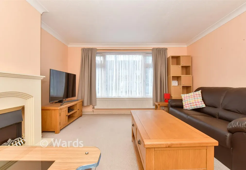 Lounge - Emmerson Gardens, Whitstable, Kent - Wards of Kent