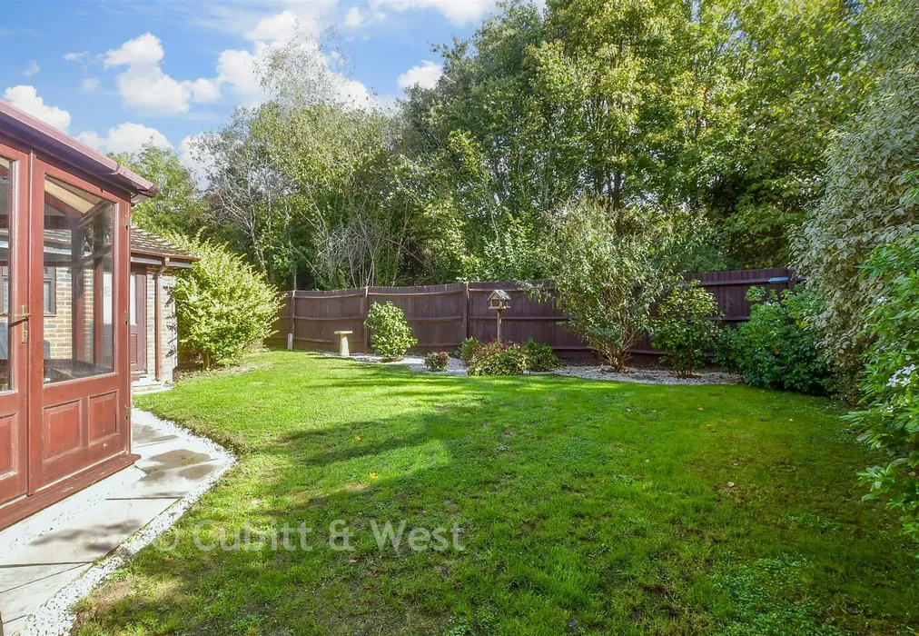 Rear Garden - Charlock Way, Southwater, West Sussex - Wards of Kent