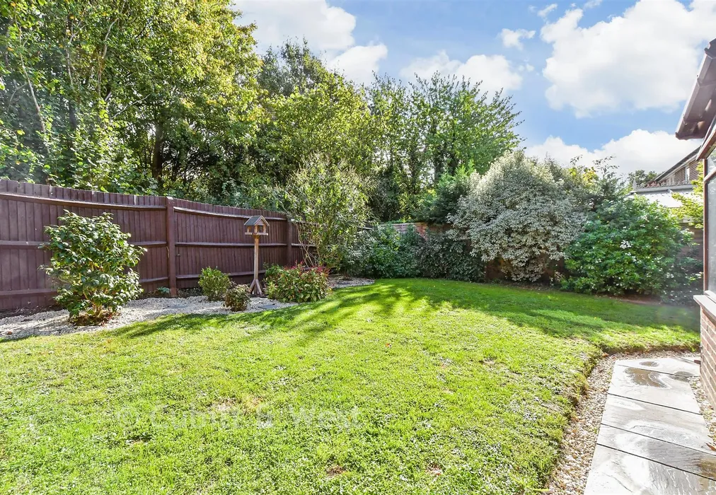 Rear Garden - Charlock Way, Southwater, West Sussex - Wards of Kent