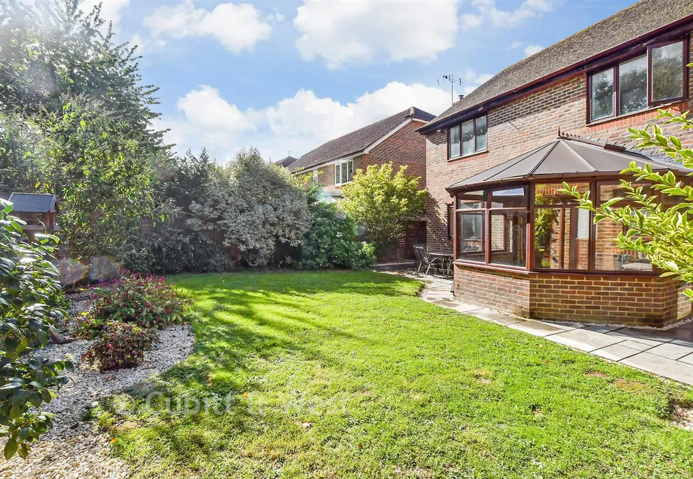 Rear Garden - Charlock Way, Southwater, West Sussex - Wards of Kent
