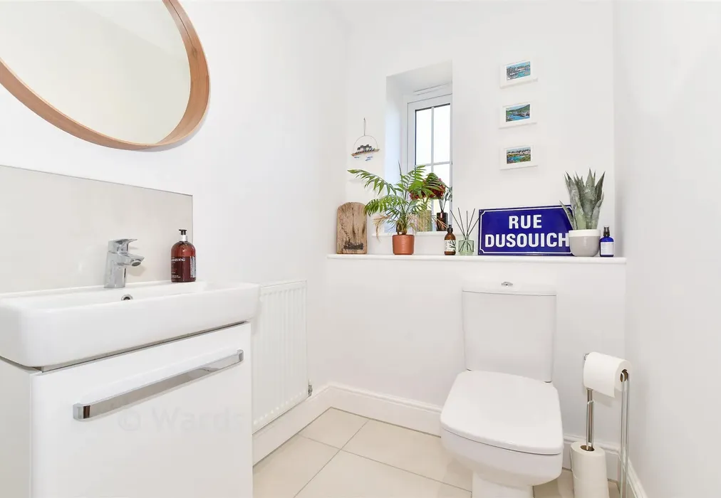 Cloakroom - Fairfield Close, Tonbridge, Kent - Wards of Kent