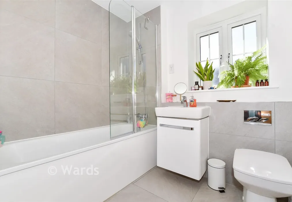 Bathroom - Fairfield Close, Tonbridge, Kent - Wards of Kent