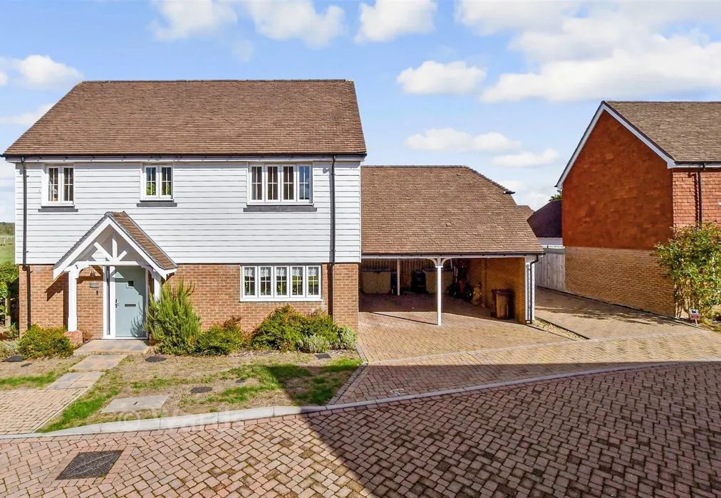 External (Brochure) . - Fairfield Close, Tonbridge, Kent - Wards of Kent