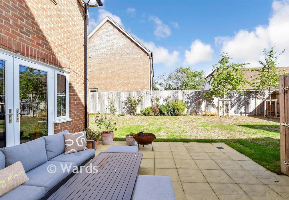Rear Garden - Fairfield Close, Tonbridge, Kent - Wards of Kent