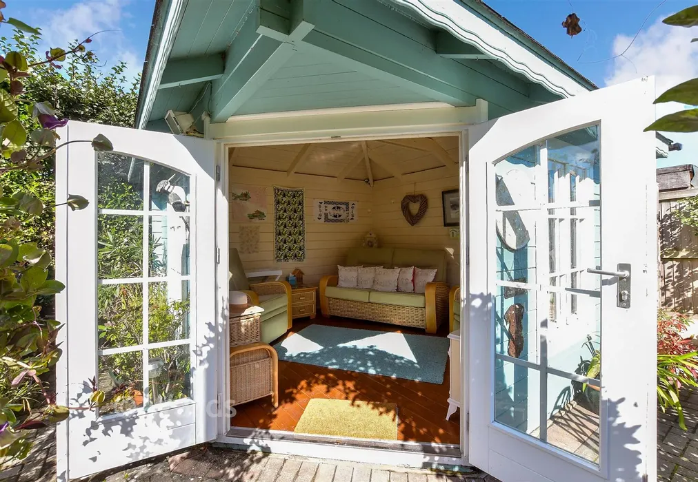External Lifestyle Photograph - Percy Avenue, Broadstairs, Kent - Wards of Kent