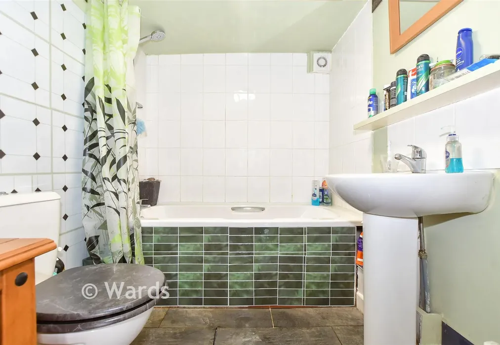 Bathroom - Risborough Lane, Folkestone, Kent - Wards of Kent