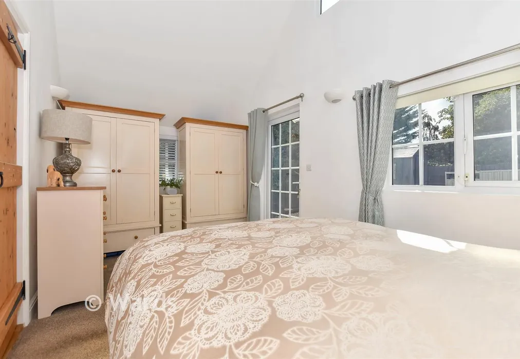 Bedroom 1 - Sand Lane, Frittenden, Kent - Wards of Kent
