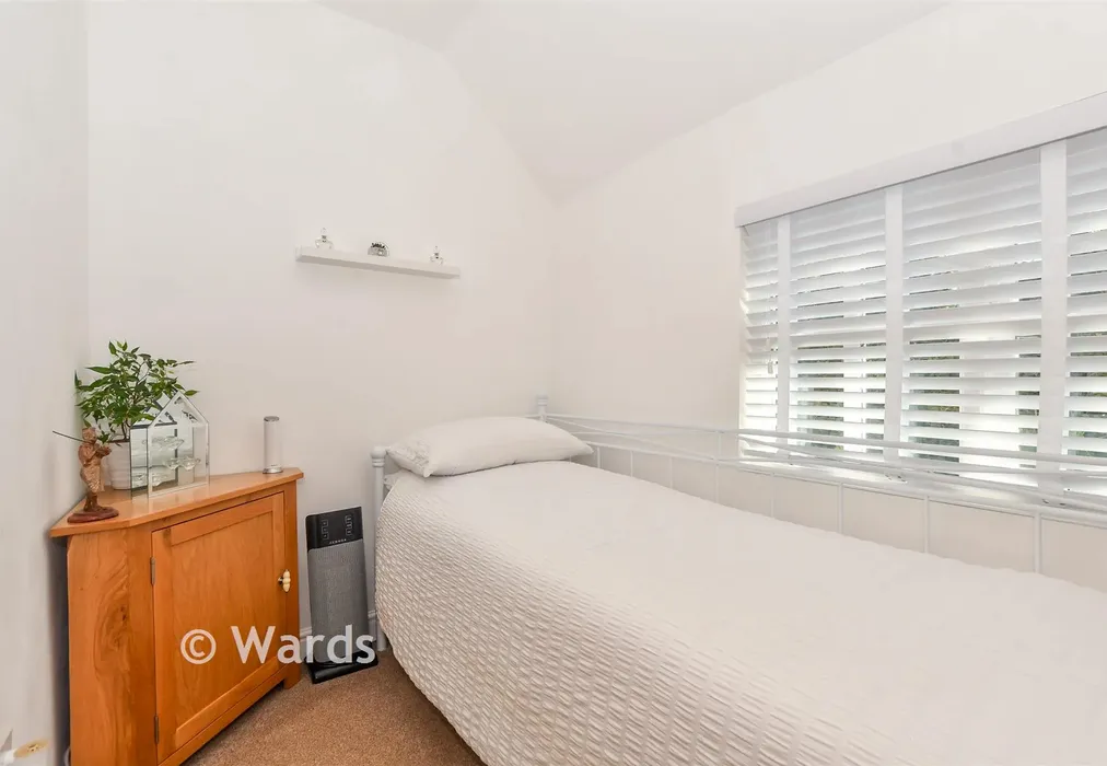 Bedroom 1 - Sand Lane, Frittenden, Kent - Wards of Kent
