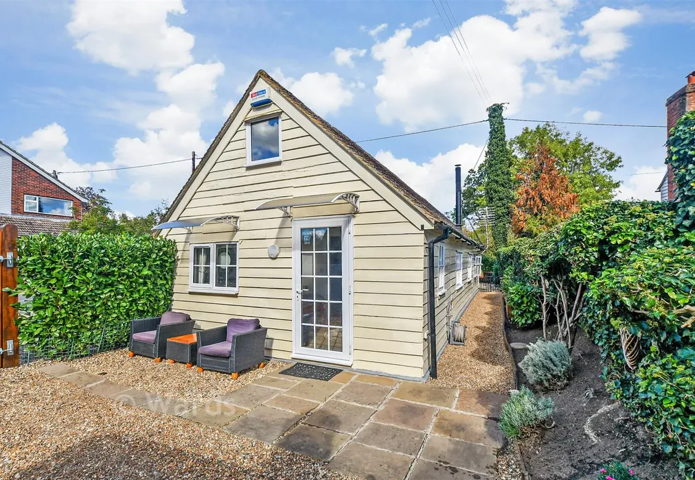 Front Garden - Sand Lane, Frittenden, Kent - Wards of Kent