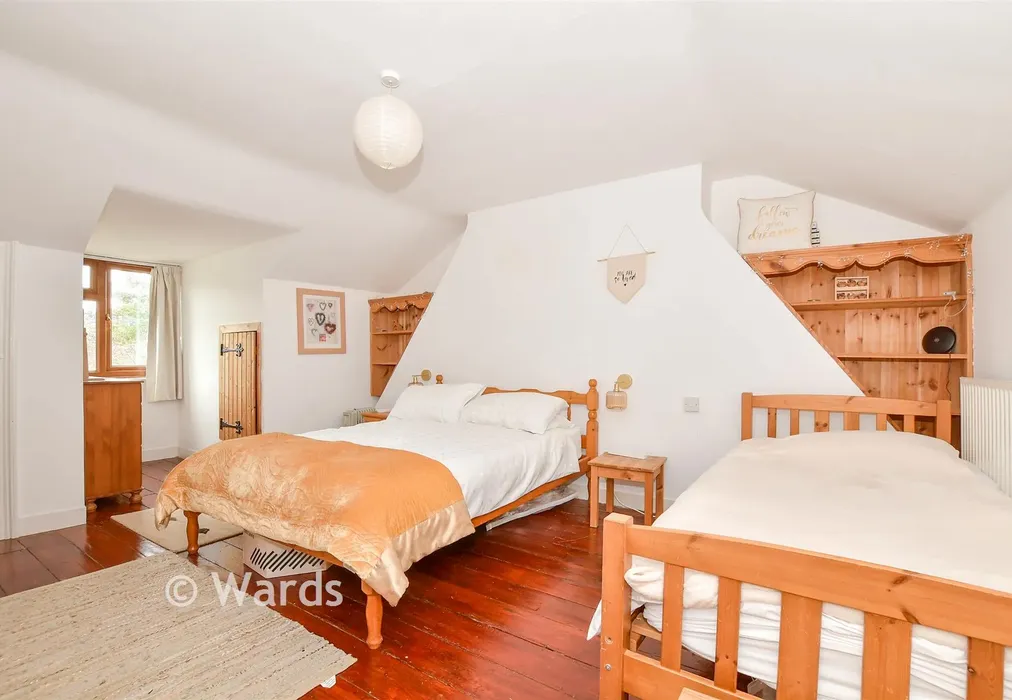 Bedroom 1 - Heath Road, Boughton Monchelsea, Maidstone, Kent - Wards of Kent
