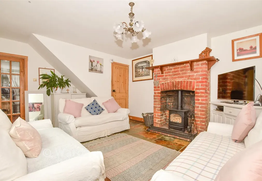 Lounge - Heath Road, Boughton Monchelsea, Maidstone, Kent - Wards of Kent