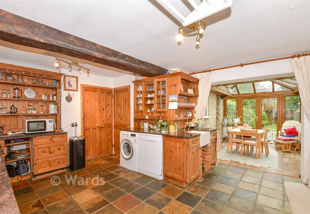Kitchen - Heath Road, Boughton Monchelsea, Maidstone, Kent - Wards of Kent