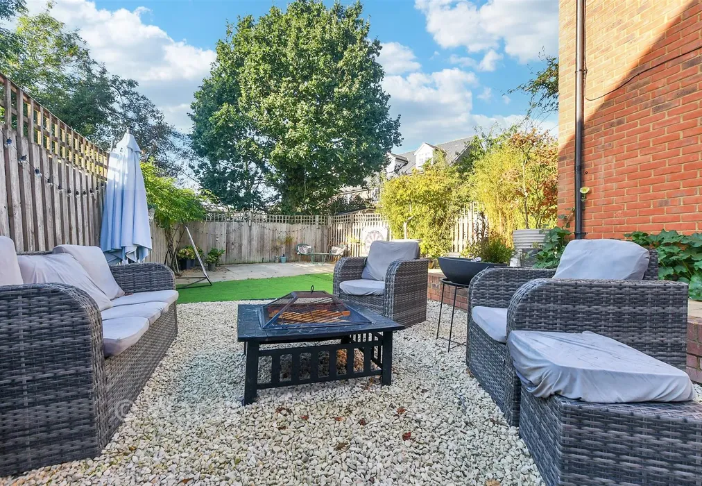 Patio / Decking - Locks Yard, Headcorn, Kent - Wards of Kent