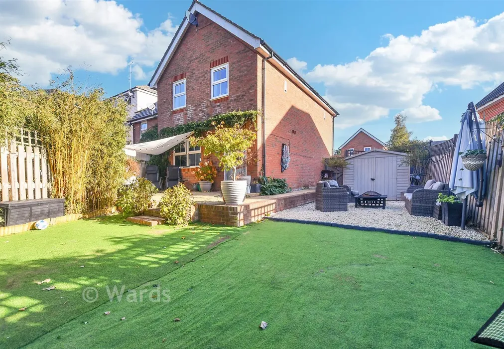 Rear Garden - Locks Yard, Headcorn, Kent - Wards of Kent