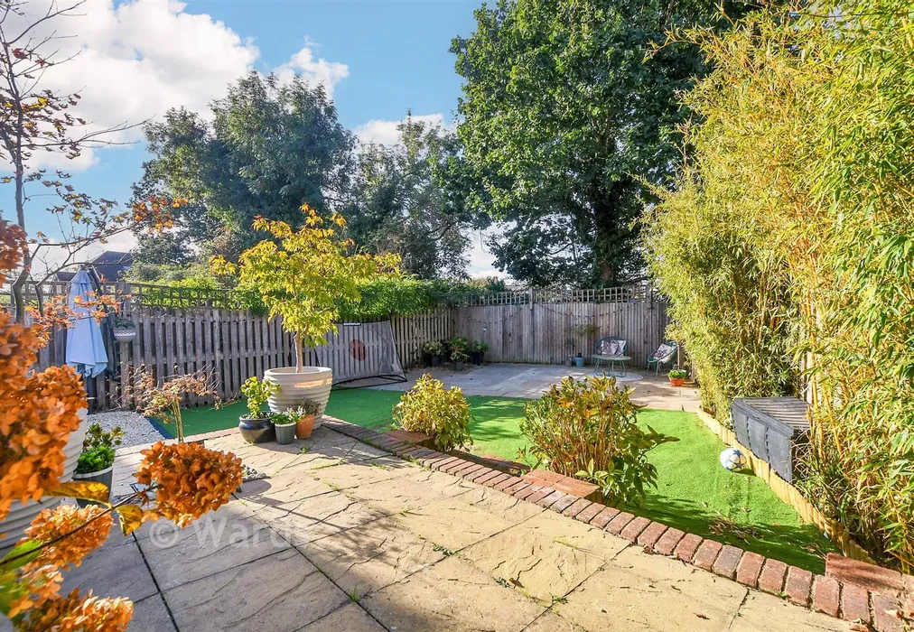 Rear Garden - Locks Yard, Headcorn, Kent - Wards of Kent