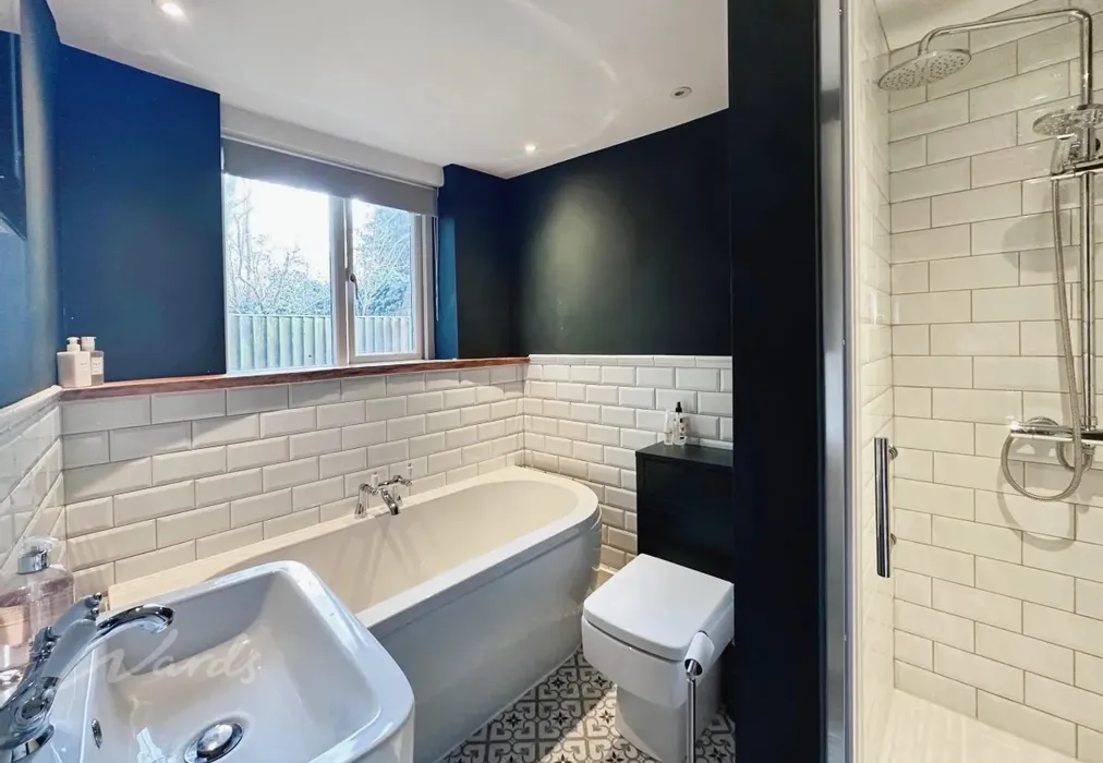 Cottage bath down - Poorhole Lane Broadstairs CT10 - Wards of Kent