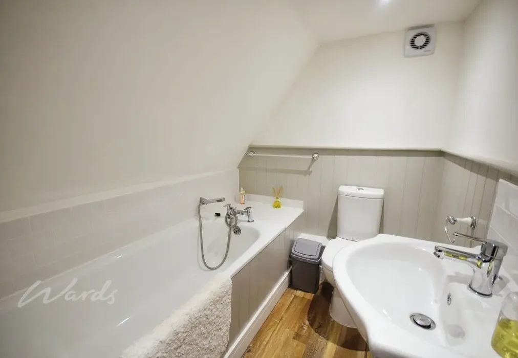 Cottage bath up - Poorhole Lane Broadstairs CT10 - Wards of Kent