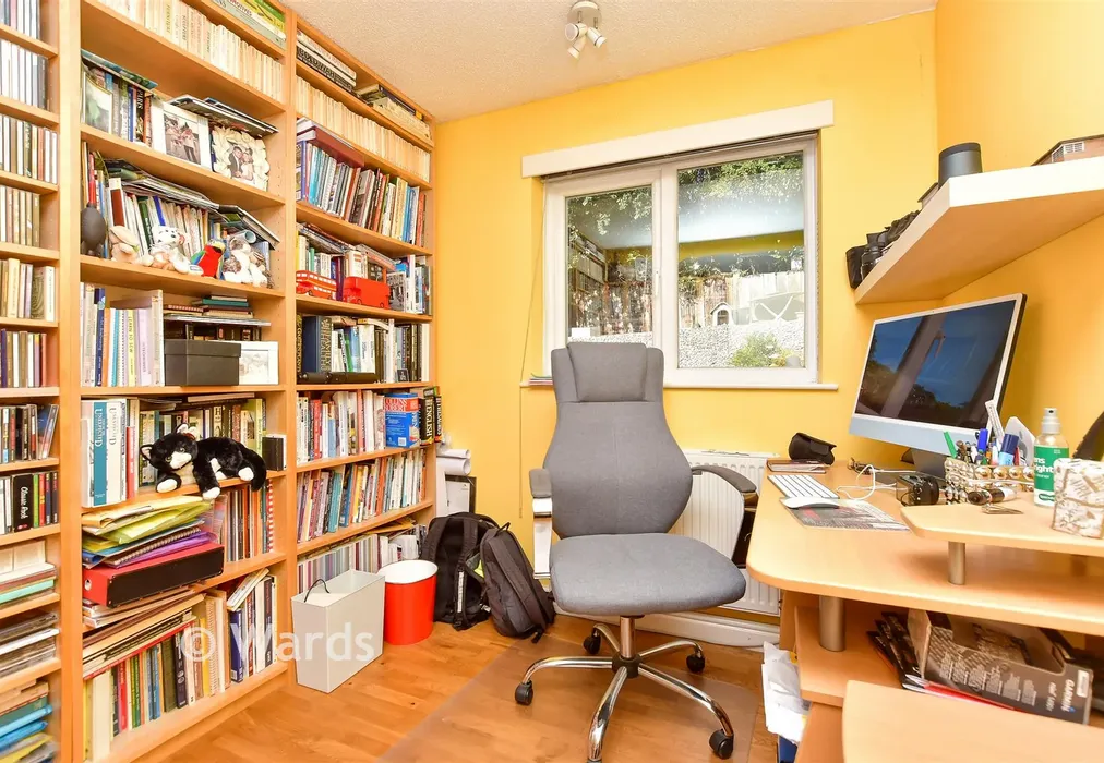 Bedroom 3 - Stonebridge Way, Faversham, Kent - Wards of Kent