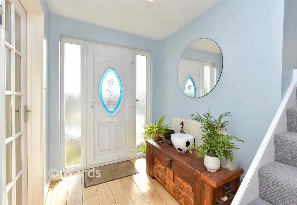 Entrance Hall - Stonebridge Way, Faversham, Kent - Wards of Kent