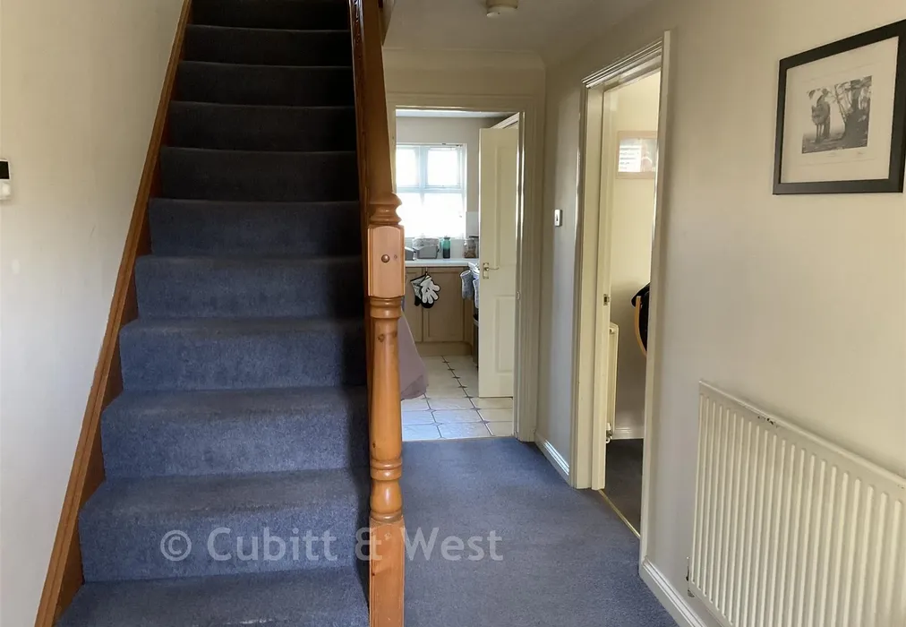 Entrance Hallway - Cranham Avenue, Billingshurst, West Sussex - Wards of Kent