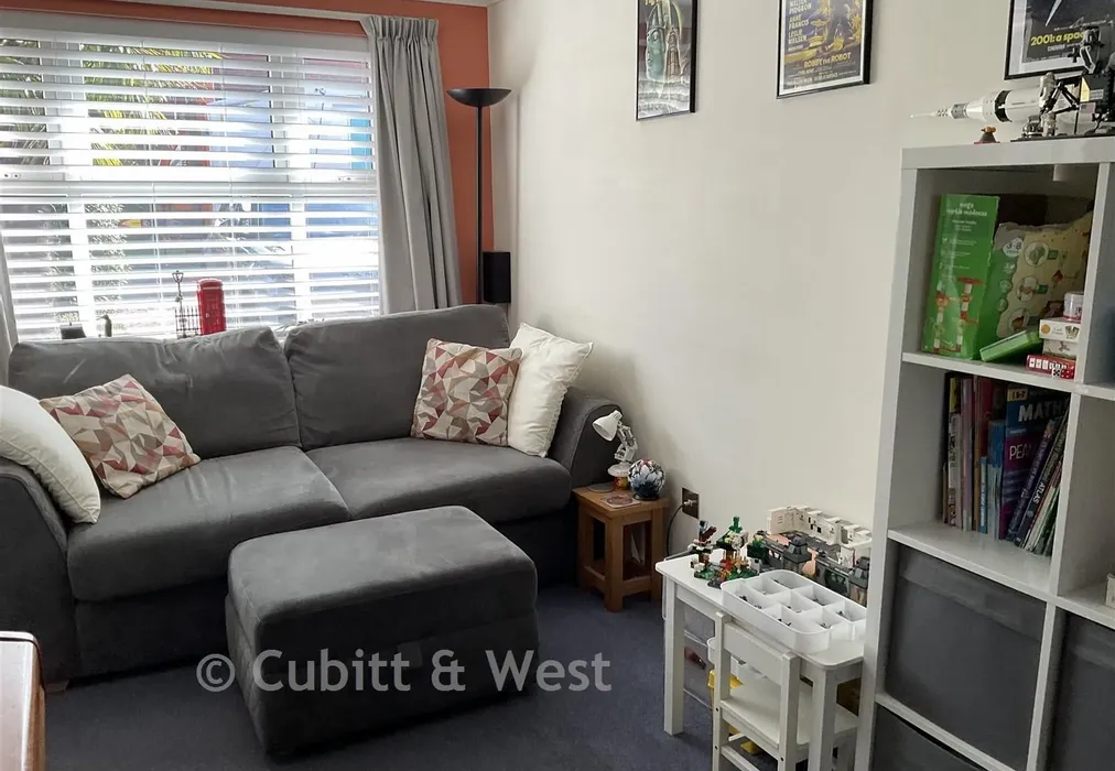 Family Room - Cranham Avenue, Billingshurst, West Sussex - Wards of Kent