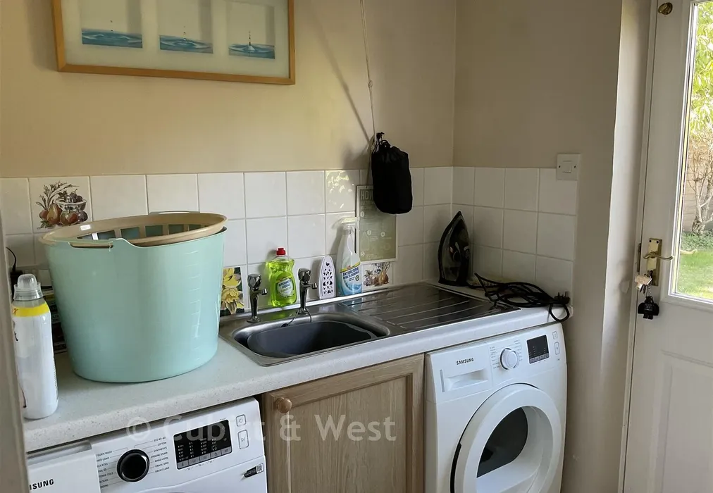 Utility Room - Cranham Avenue, Billingshurst, West Sussex - Wards of Kent