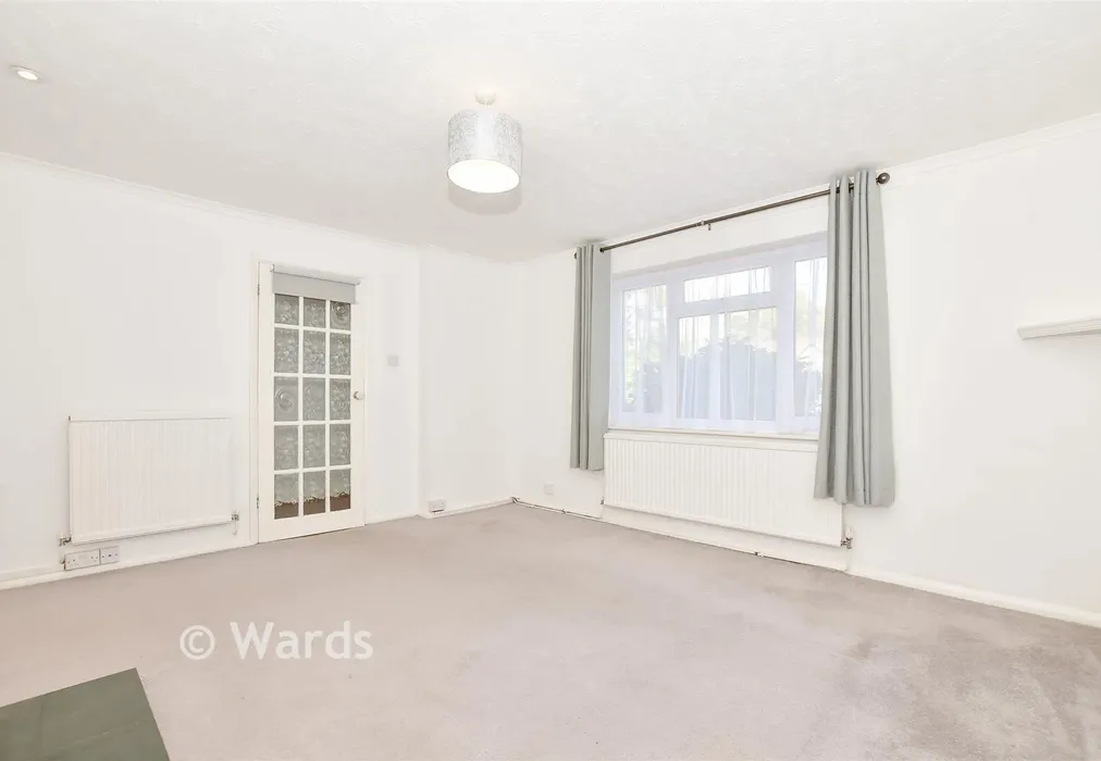 Kitchen - Charlesford Avenue, Kingswood, Maidstone, Kent - Wards of Kent