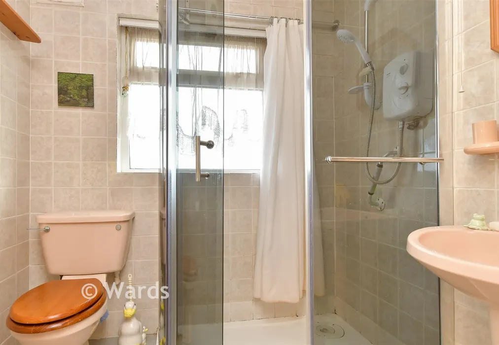 Shower Room - Anchor Road, Rochester, Kent - Wards of Kent
