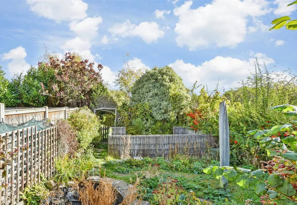 Rear Garden - Anchor Road, Rochester, Kent - Wards of Kent