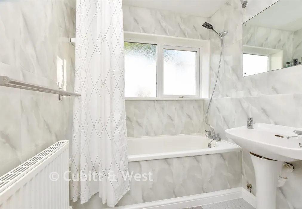 Bathroom - Courtwood Lane, Croydon, Surrey - Wards of Kent