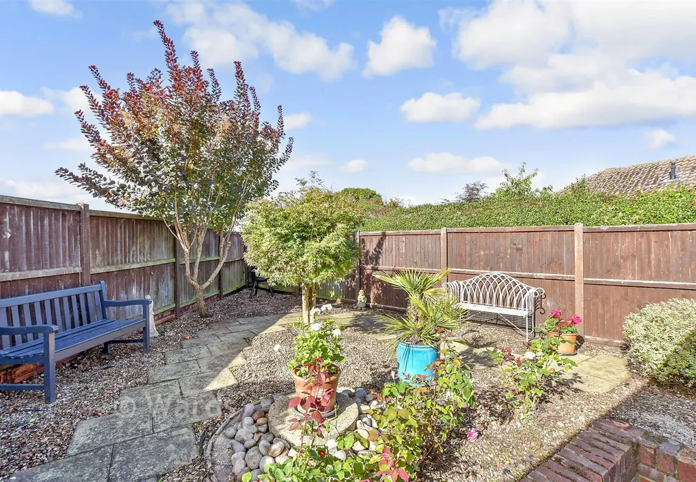 Side Garden - Victoria Road, Canterbury, Kent - Wards of Kent