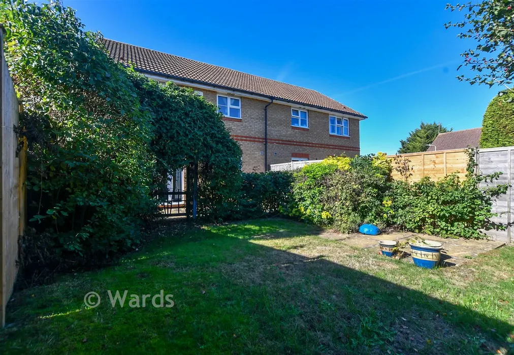 Rear Garden - Skylark Way, Kingsnorth, Kent - Wards of Kent