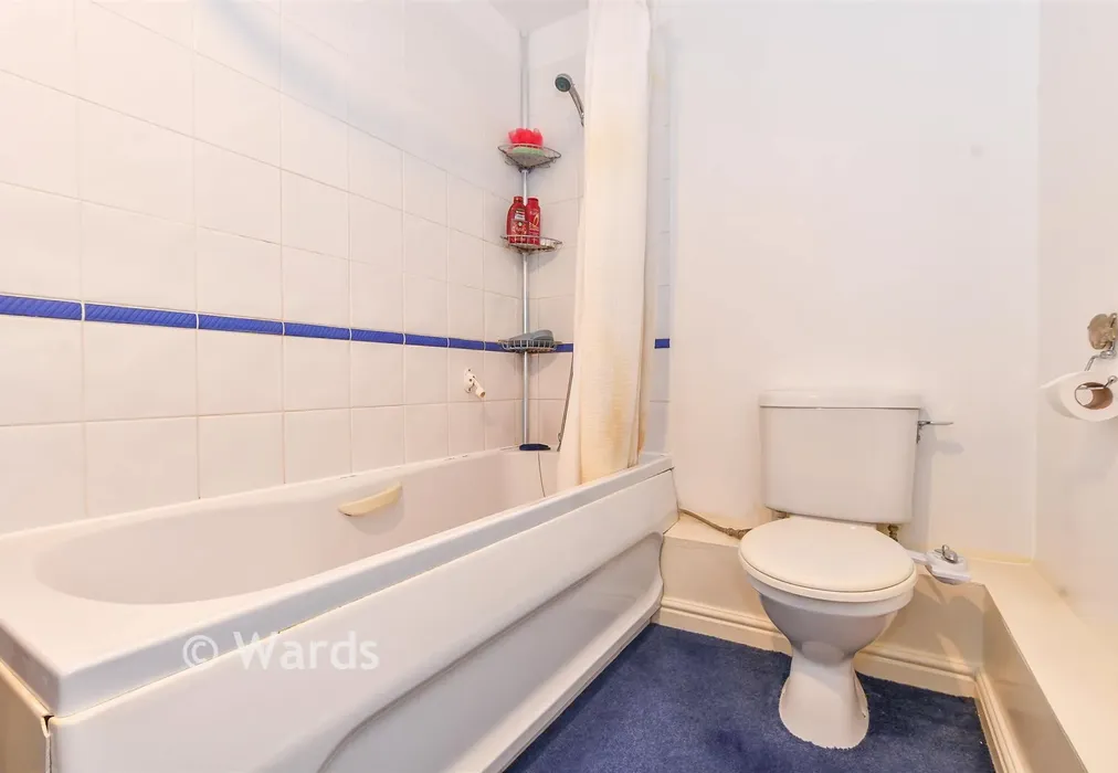 Bathroom - Skylark Way, Kingsnorth, Kent - Wards of Kent
